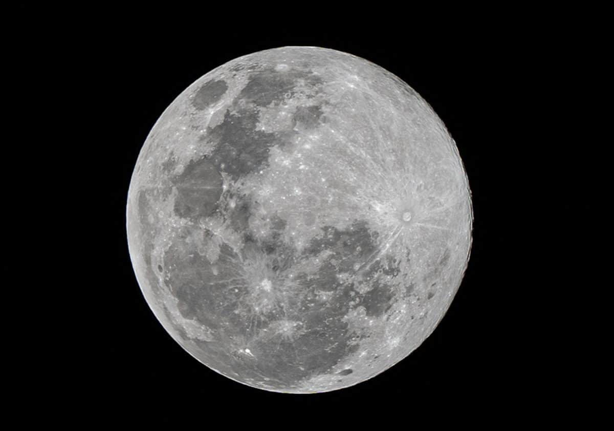 Forscher haben Hinweise für Wasser auf dem Mond entdeckt Forscher haben Hinweise für Wasser auf dem Mond entdeckt