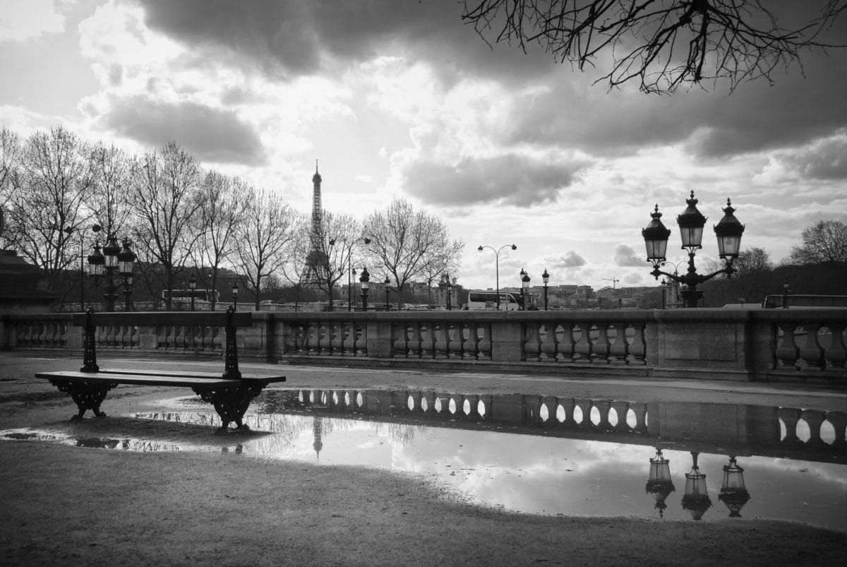 Paris verkündet höchste Warnstufe und schließt Bars