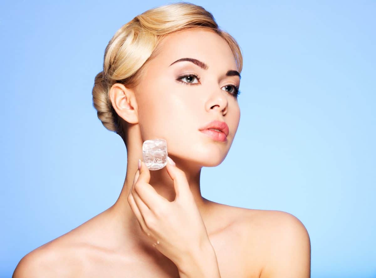 „Skin Icing“: Dieser Beauty-Trend lässt deine Haut frischer aussehen
