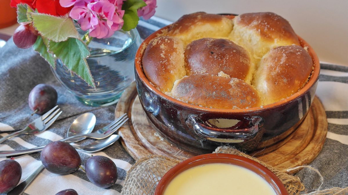 Buchteln mit Marillenmarmelade Rezept