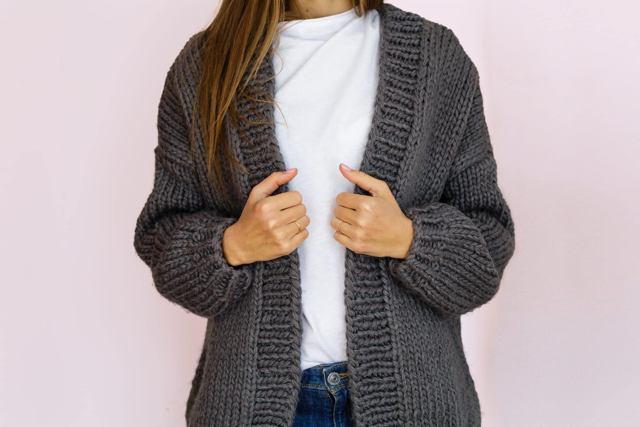 So Stylst Du Einen Cardigan Richtig Diese Looks Sind 2020 In adrianna-papell-boucle-trim-v-neck-cardigan-nordstromrack