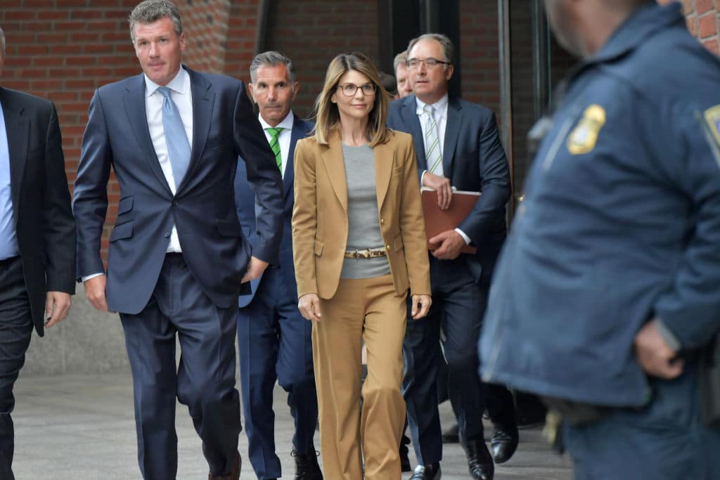 Lori Loughlin nach Uni-Skandal wieder auf freiem Fuß