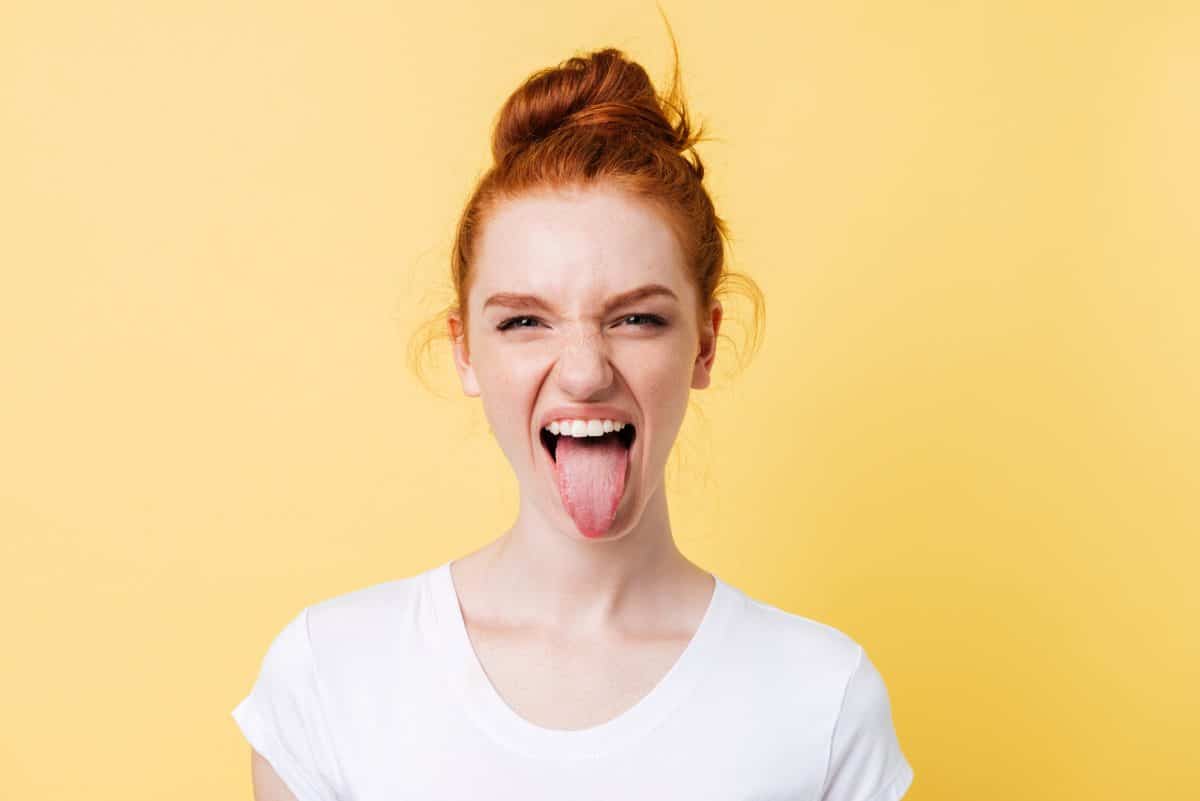Das verrät dein Zungenbelag über deine Gesundheit