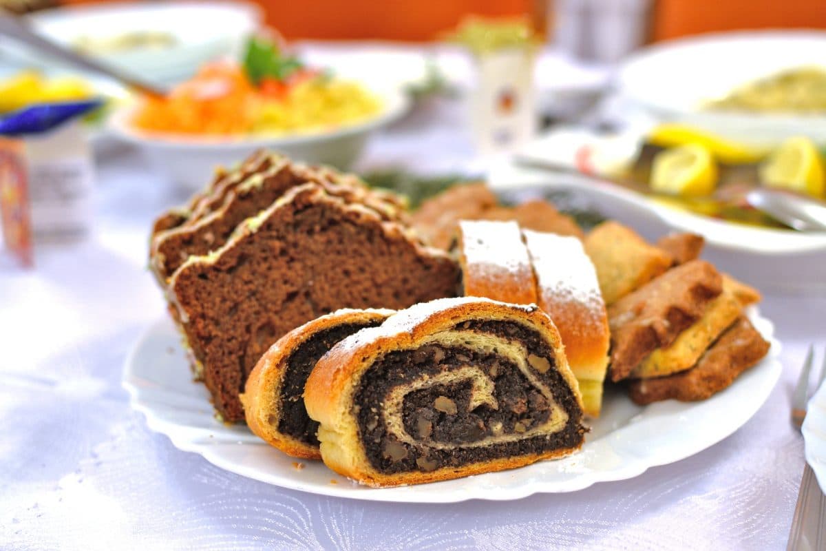 Mohnstrudel aus Germteig