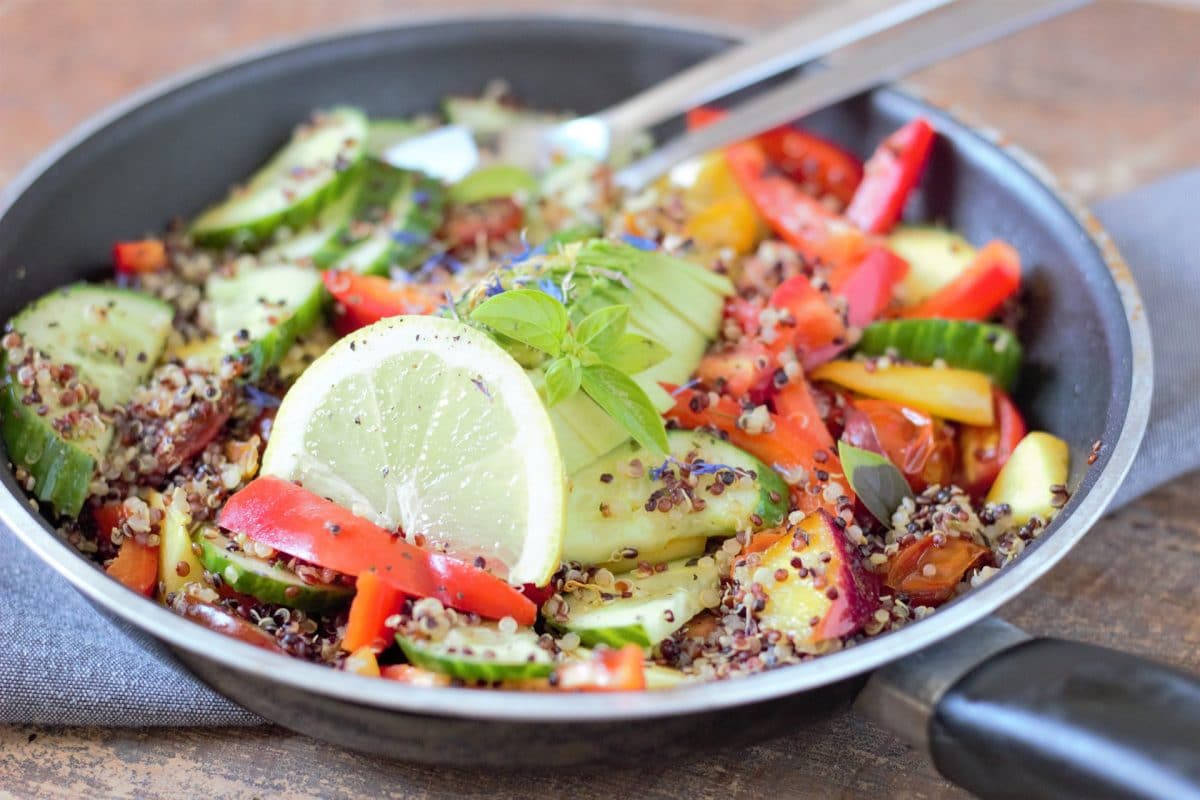 Buddha Bowl mit Huhn und Quinoa