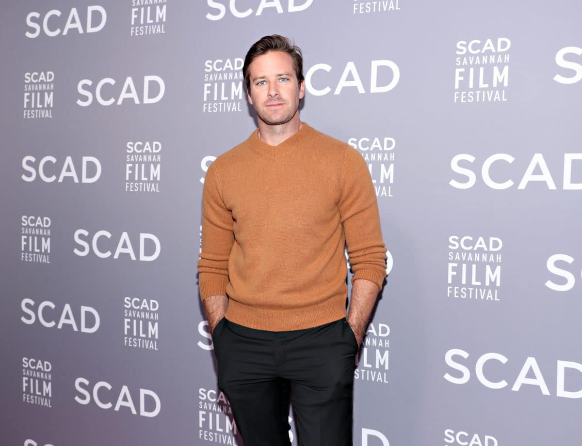 Wieder neue Vorwürfe gegen Armie Hammer: Er soll seinen Hund misshandelt haben