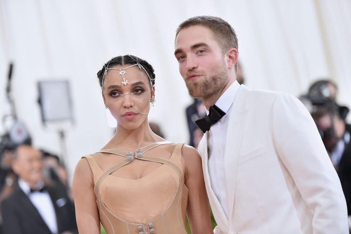 FKA Twigs litt in der Beziehung mit Robert Pattinson unter rassistischem Fan-Mobbing