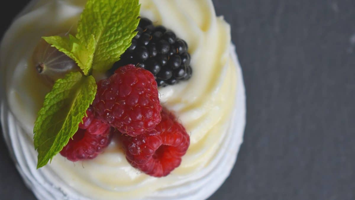 Topfen-Mascarponecreme mit Beeren Rezept