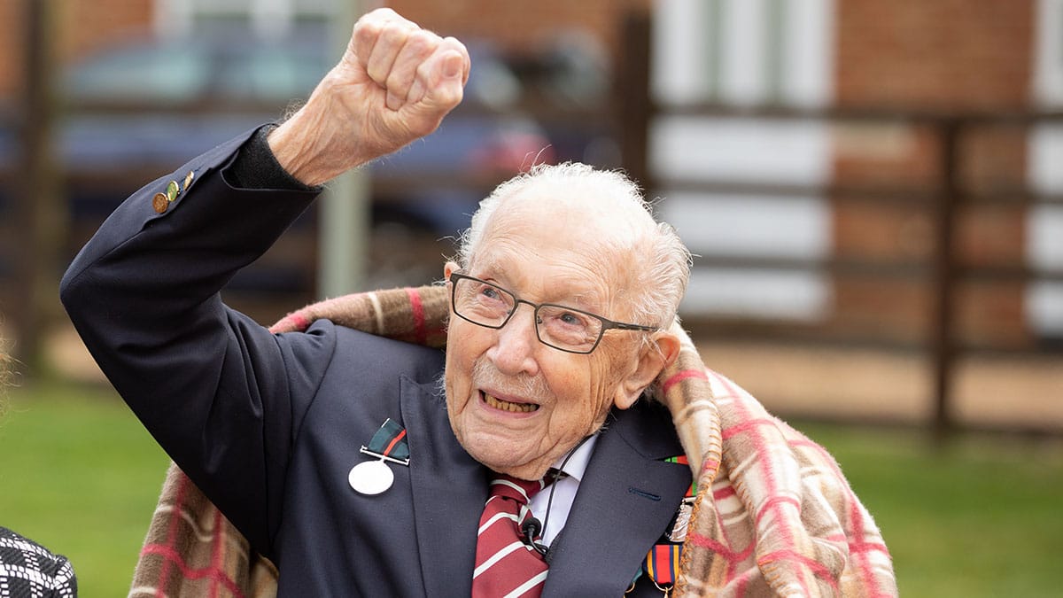 100-jähriger Spendensammler „Captain Tom“ Moore an Corona erkrankt