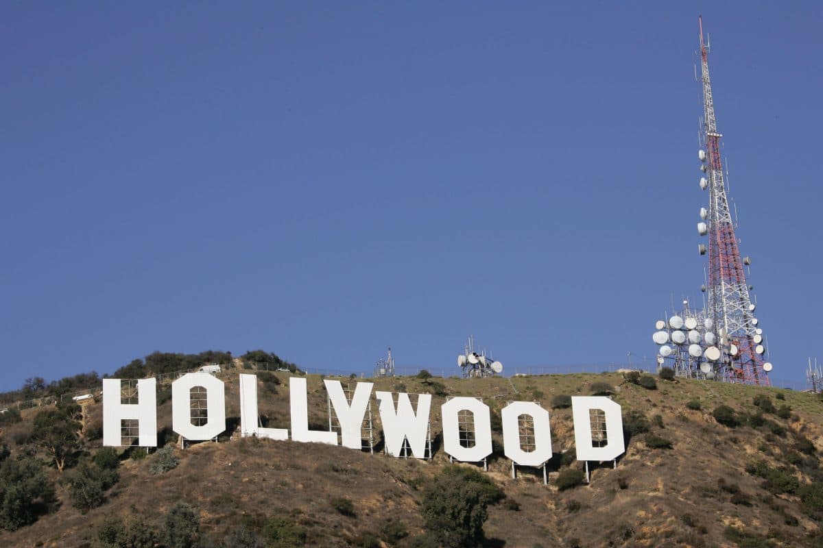 Brustkrebsaktivisten machen „Hollywood“ zu „Hollyboob“