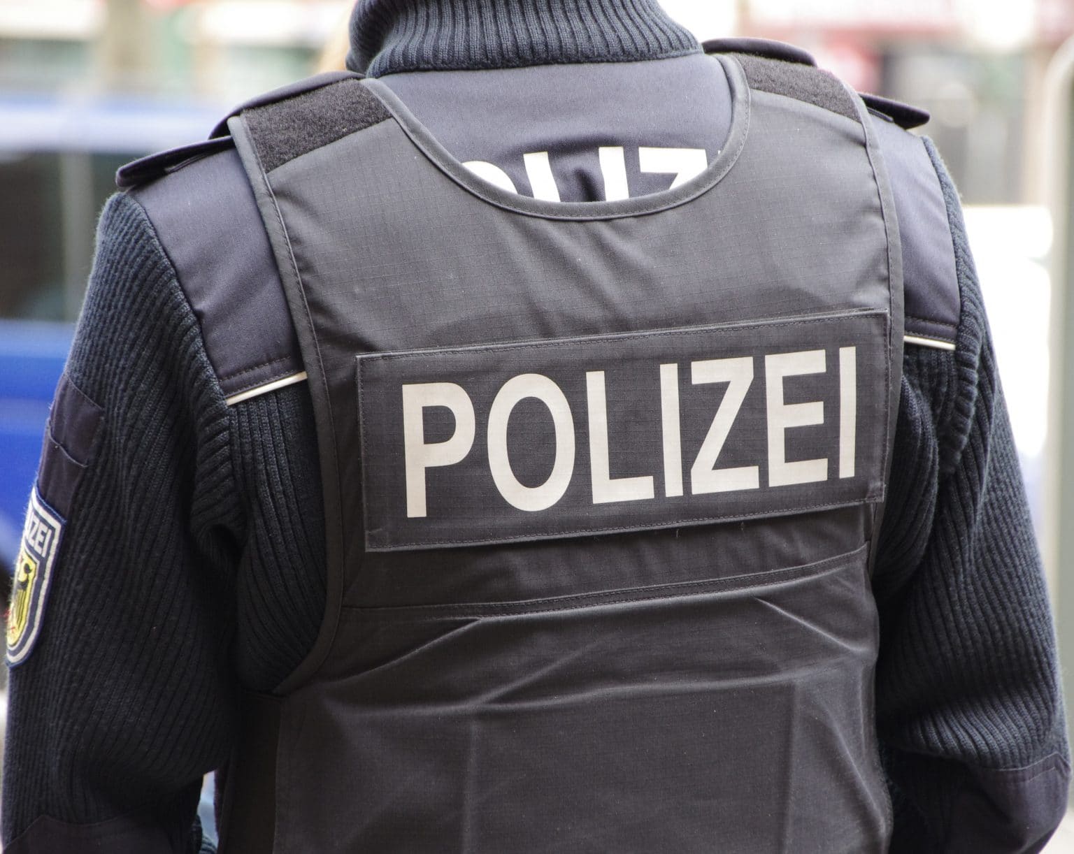 Frau haut Polizist auf den Hintern Anzeige wegen sexueller Belästigung
