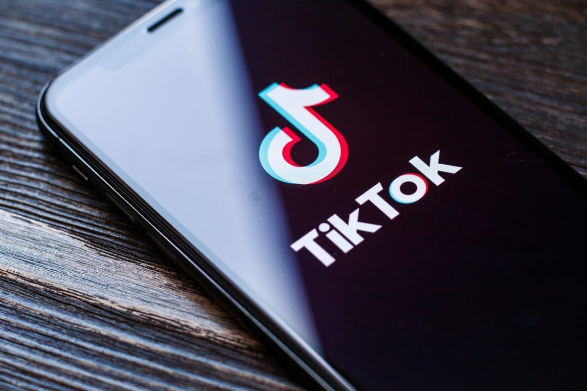 TikTok warnt in Zukunft vor fragwürdigen Inhalten