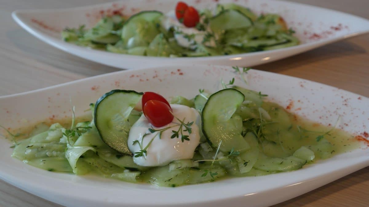 Gurkensalat mit Sauerrahm