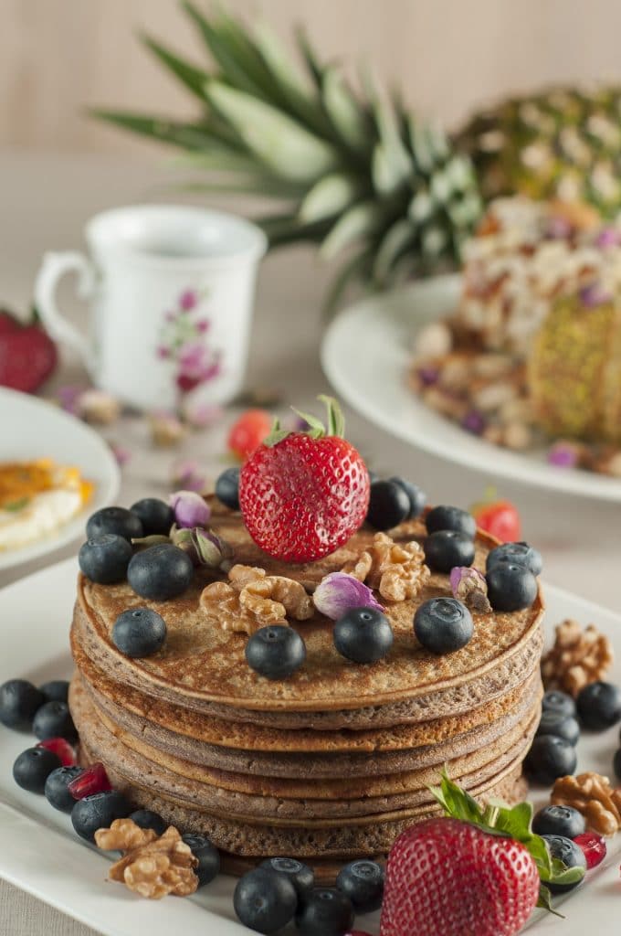 Haferflocken-Vollkorn-Pancakes mit Erdbeeren