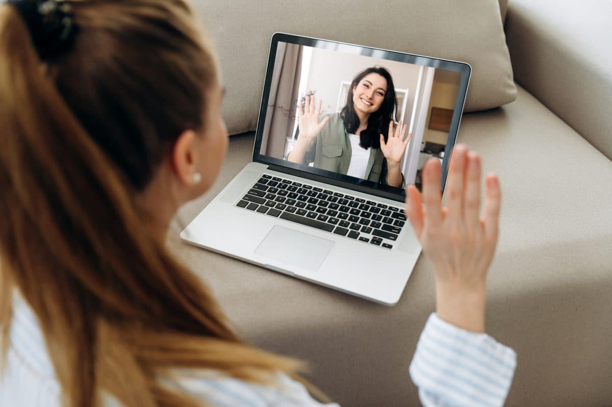 Das sind die besten Oberteile für Videocalls