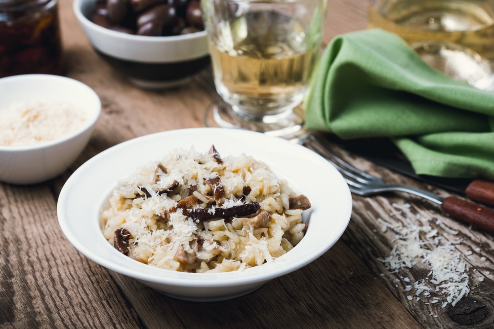 Risotto Pronto mit Steinpilzen, Wurst und Schafskäse