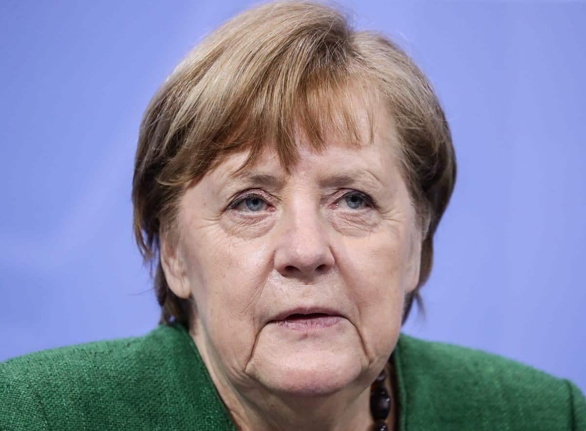 Angela Merkel macht Osterruhe in Deutschland rückgängig und entschuldigt sich