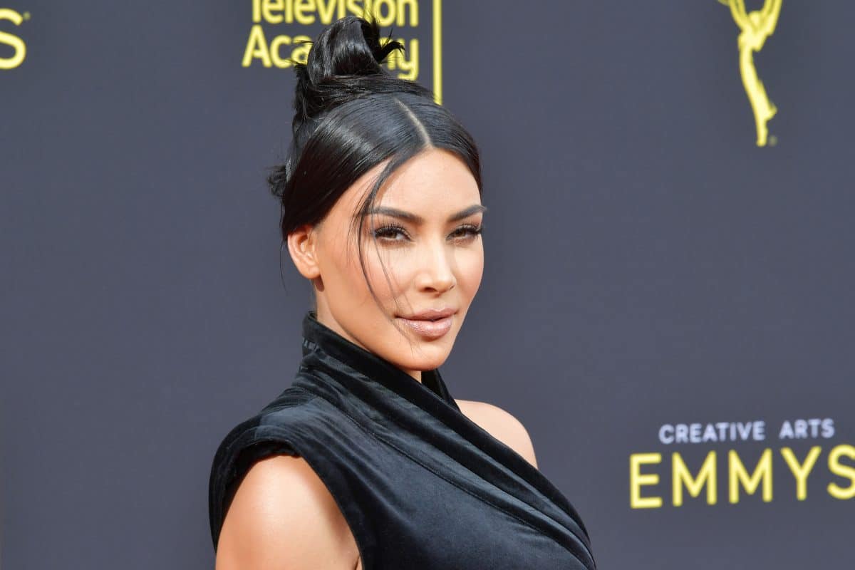 Kim Kardashian ist beim Friseur eingeschlafen: Foto davon landet im Netz