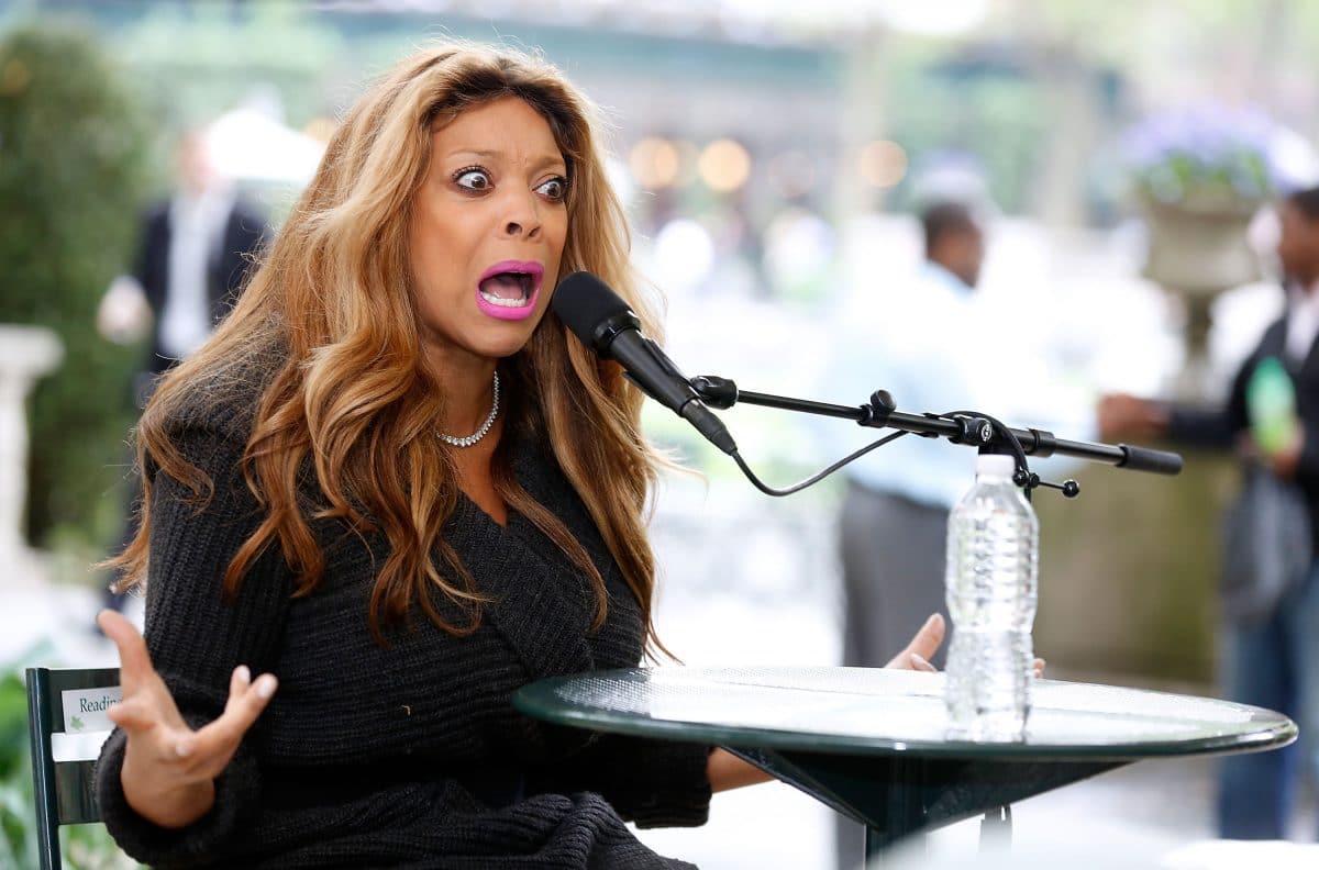 Moderatorin Wendy Williams rülpst und furzt gleichzeitig im Live-TV Moderatorin Wendy Williams rülpst und furzt gleichzeitig im Live-TV