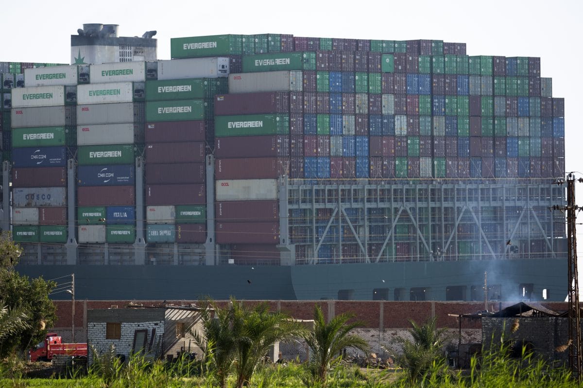 Containerschiff im Suezkanal wieder frei: Verkehr soll weitergehen