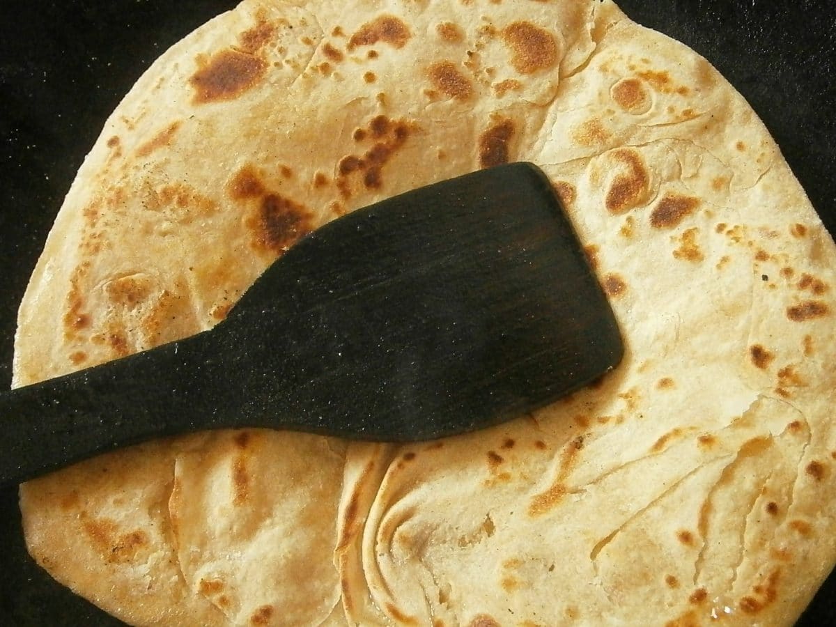 Chapati – gebuttertes Fladenbrot