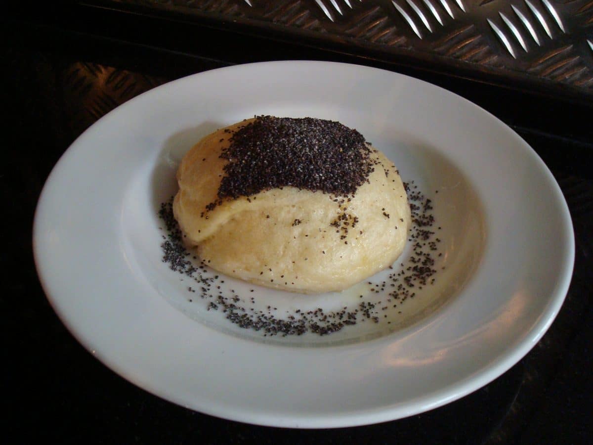 Germknödel mit Heidelbeerfüllung