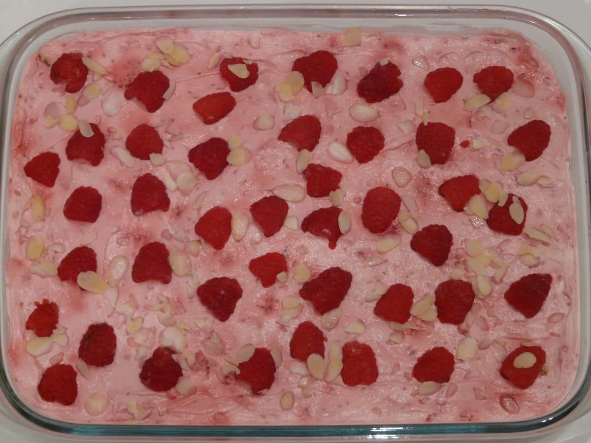 Topfencreme mit Himbeeren