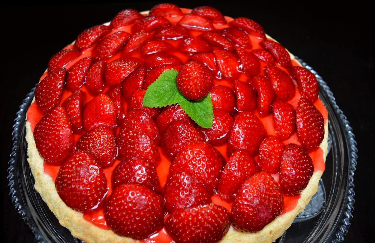 Reispudding-Torte mit Erdbeeren