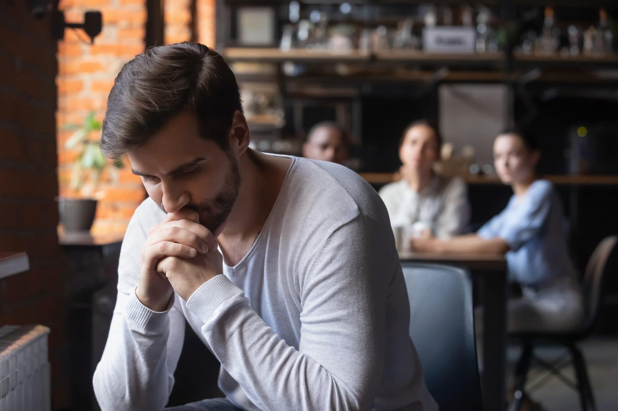 Schüchterne Männer: Wie sie flirten und 8 Taktiken sie zu erobern flirten schüchterne männer