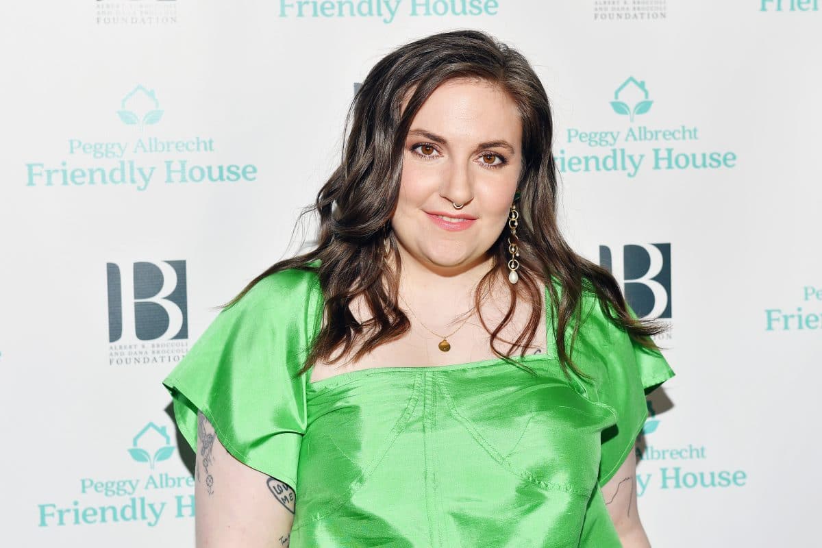 Lena Dunham launcht eigene Curvy-Kollektion