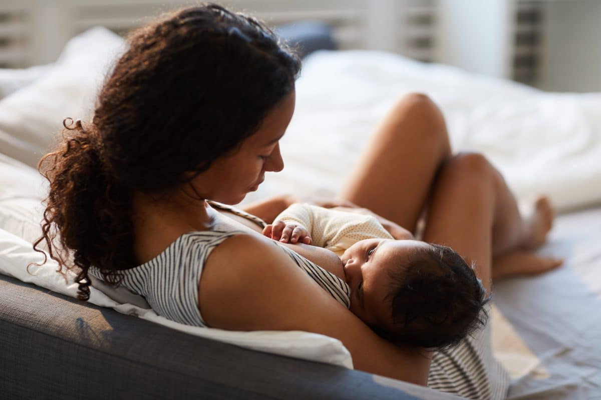 Studie: Geimpfte Mütter schützen durch Stillen ihre Babys vor Corona