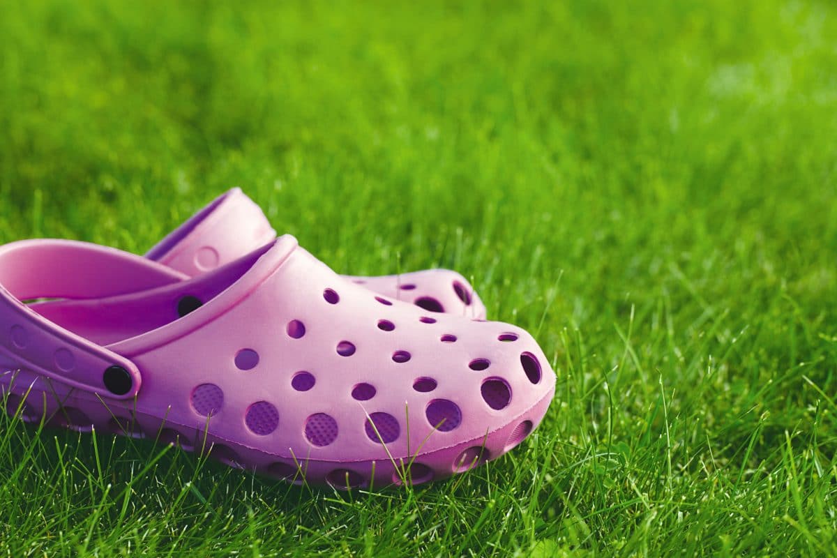 Balenciaga stellt neue Crocs-Collaboration mit Stiletto-Clogs vor