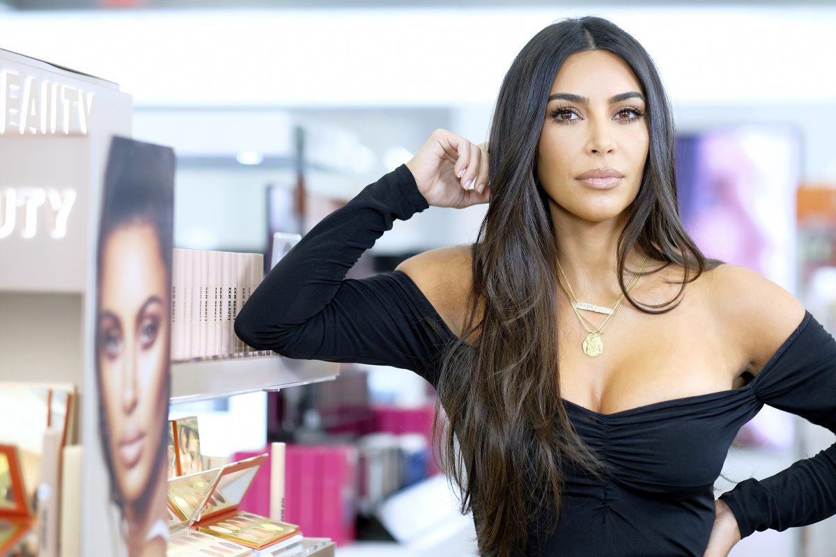 Photoshop-Fail bei Kim Kardashian: Influencerin kritisiert Skims-Werbespot