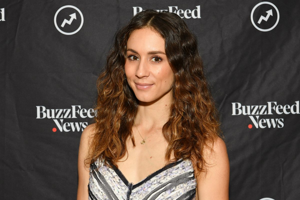 „Pretty Little Liars“-Star Troian Bellisario bringt Kind im Auto zur Welt