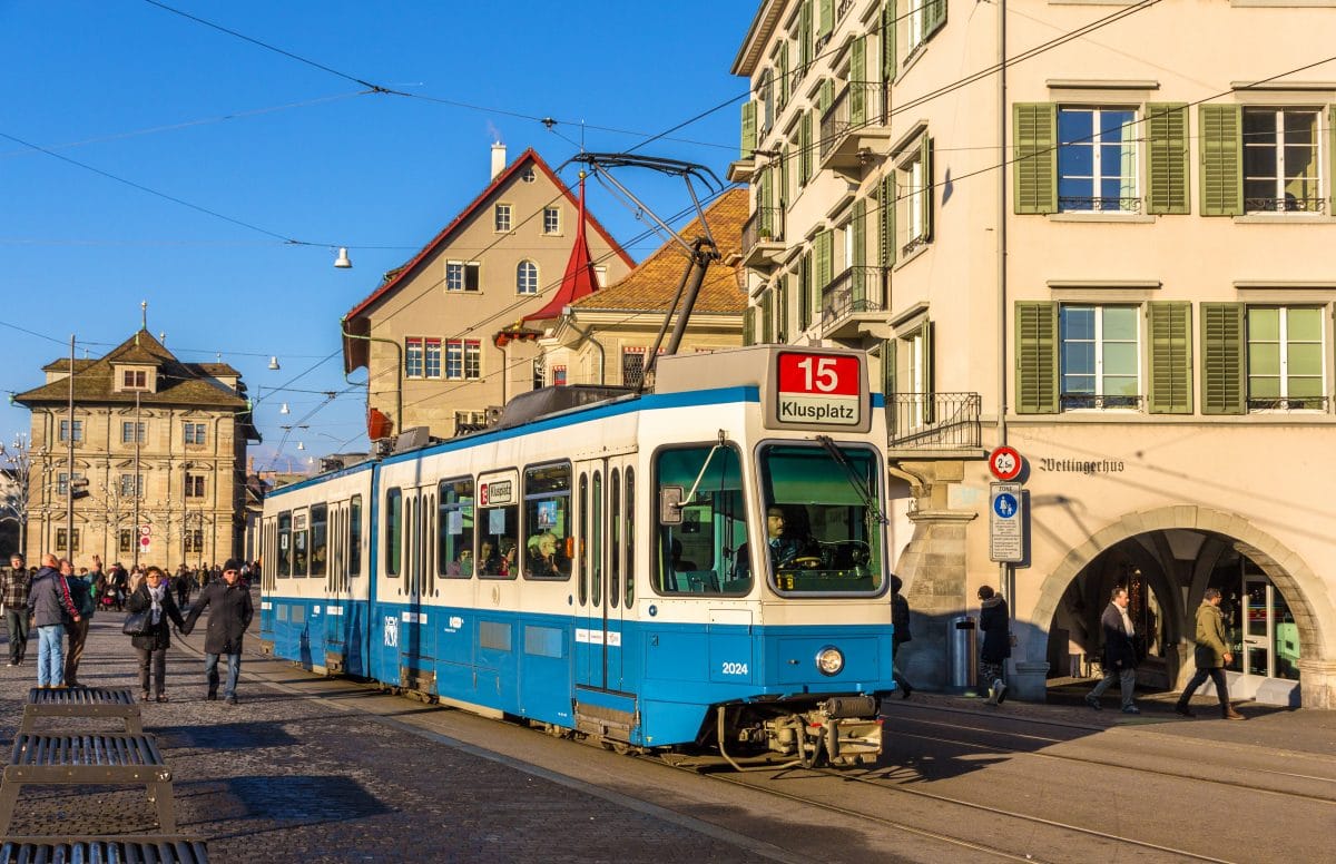 Zürich: Toter fuhr sechs Stunden mit Straßenbahn und keiner merkte es