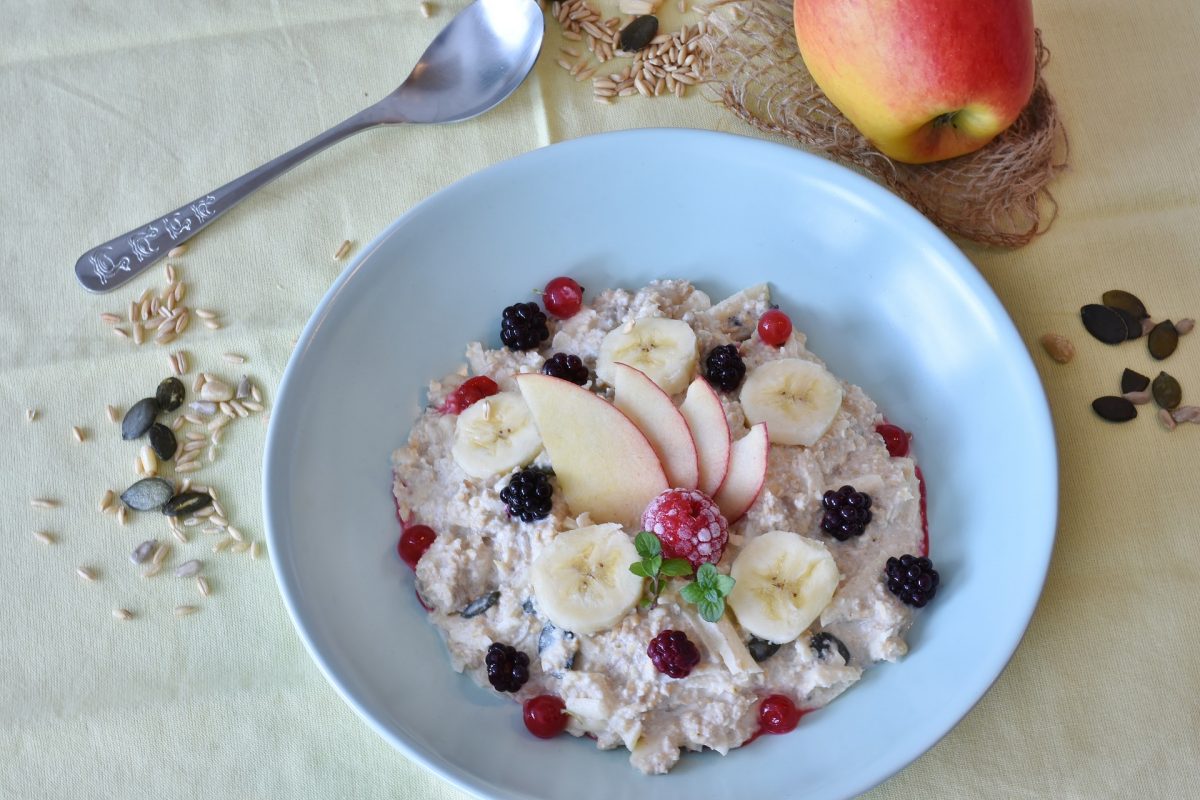 Hafer-Soja-Brei mit Apfel