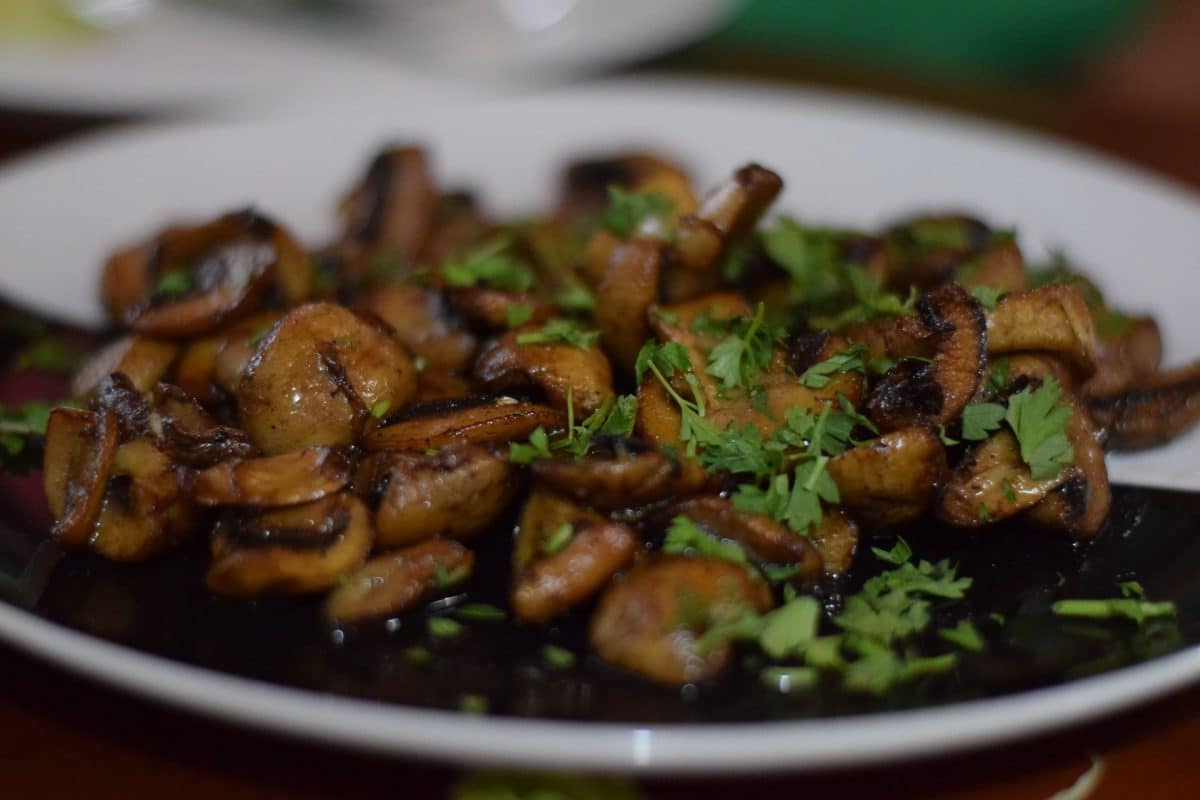 Gegrillte Champignonköpfe