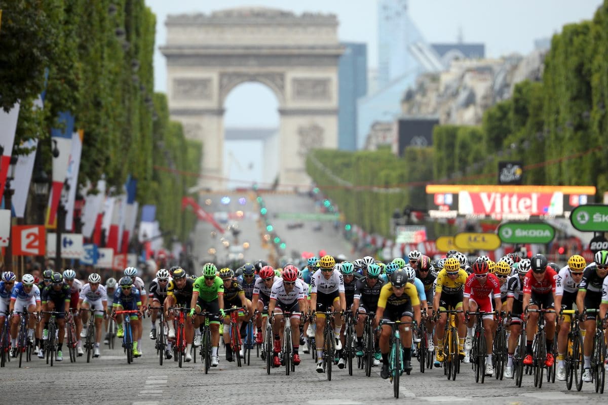 Massensturz bei Tour De France: Frau mit Schild verhaftet