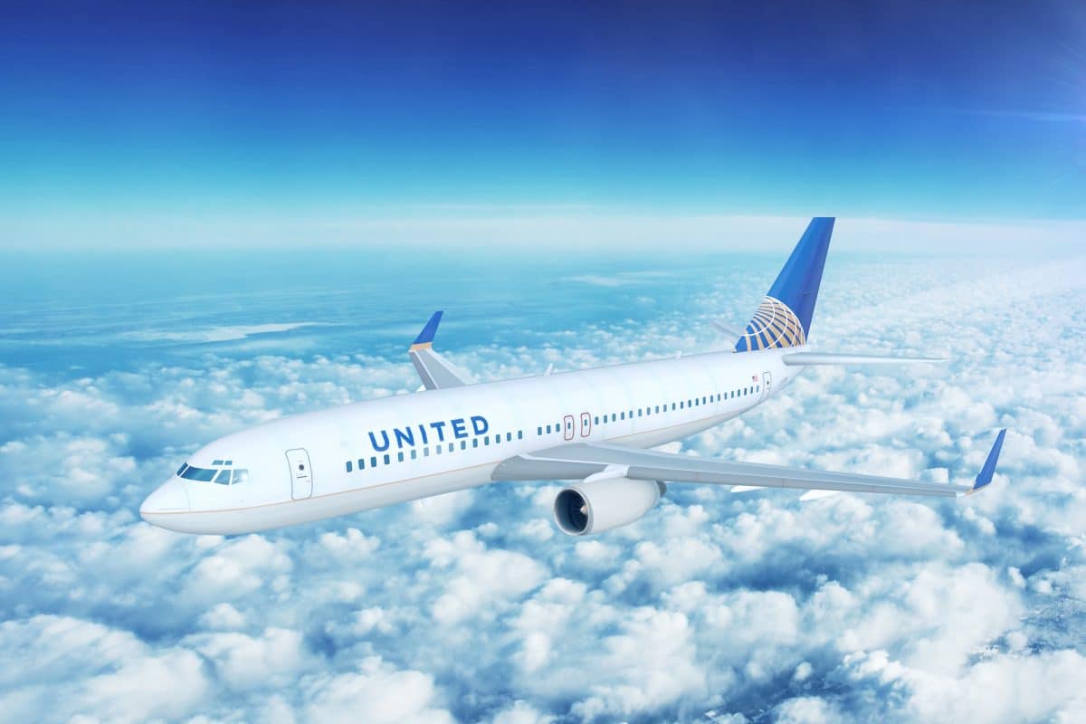 United Airlines erlaubt Make-up und Nagellack jetzt auch für Männer