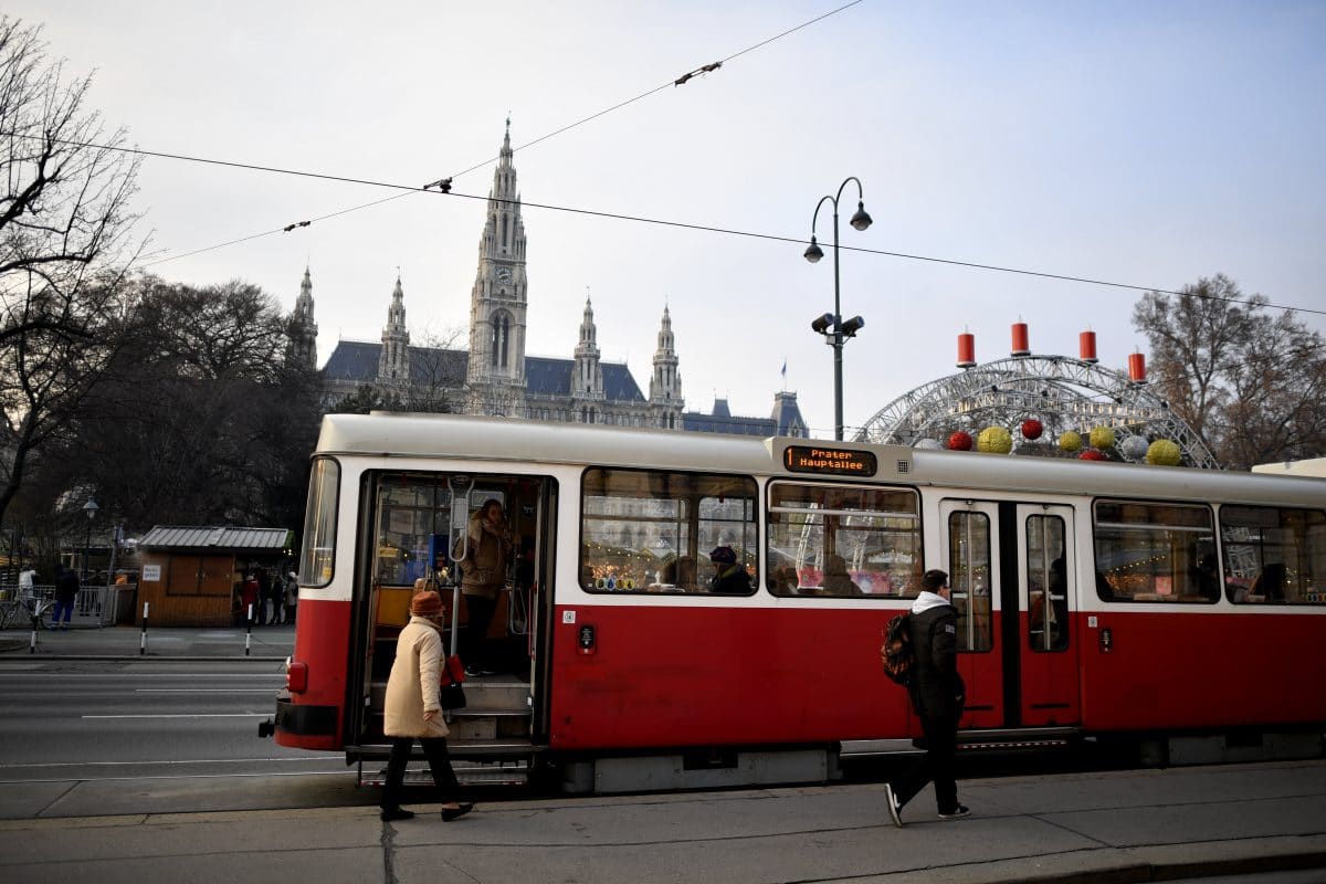 Wiener Linien: Fahrgäste sollen Pakete mit den Öffis transportieren