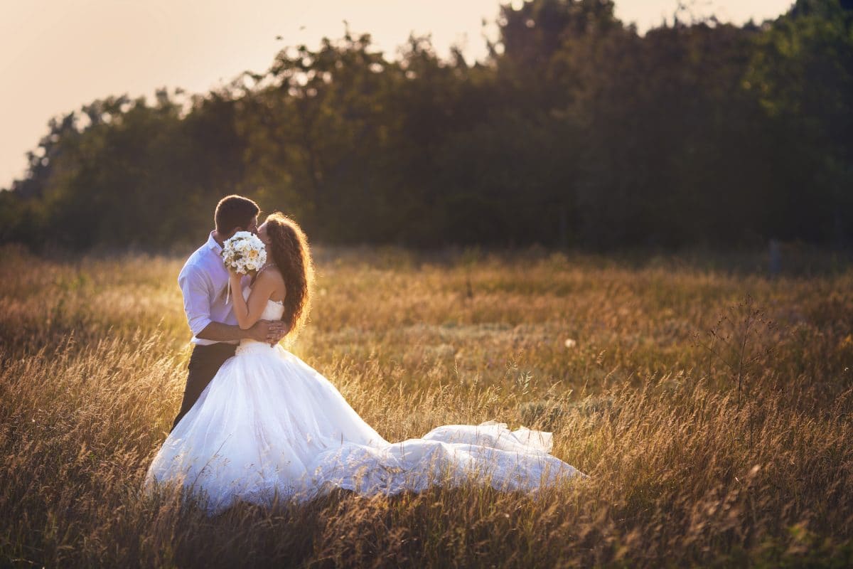 Brautpaar verlangt von Gästen, die bei der Hochzeit nicht auftauchen, 240 Dollar