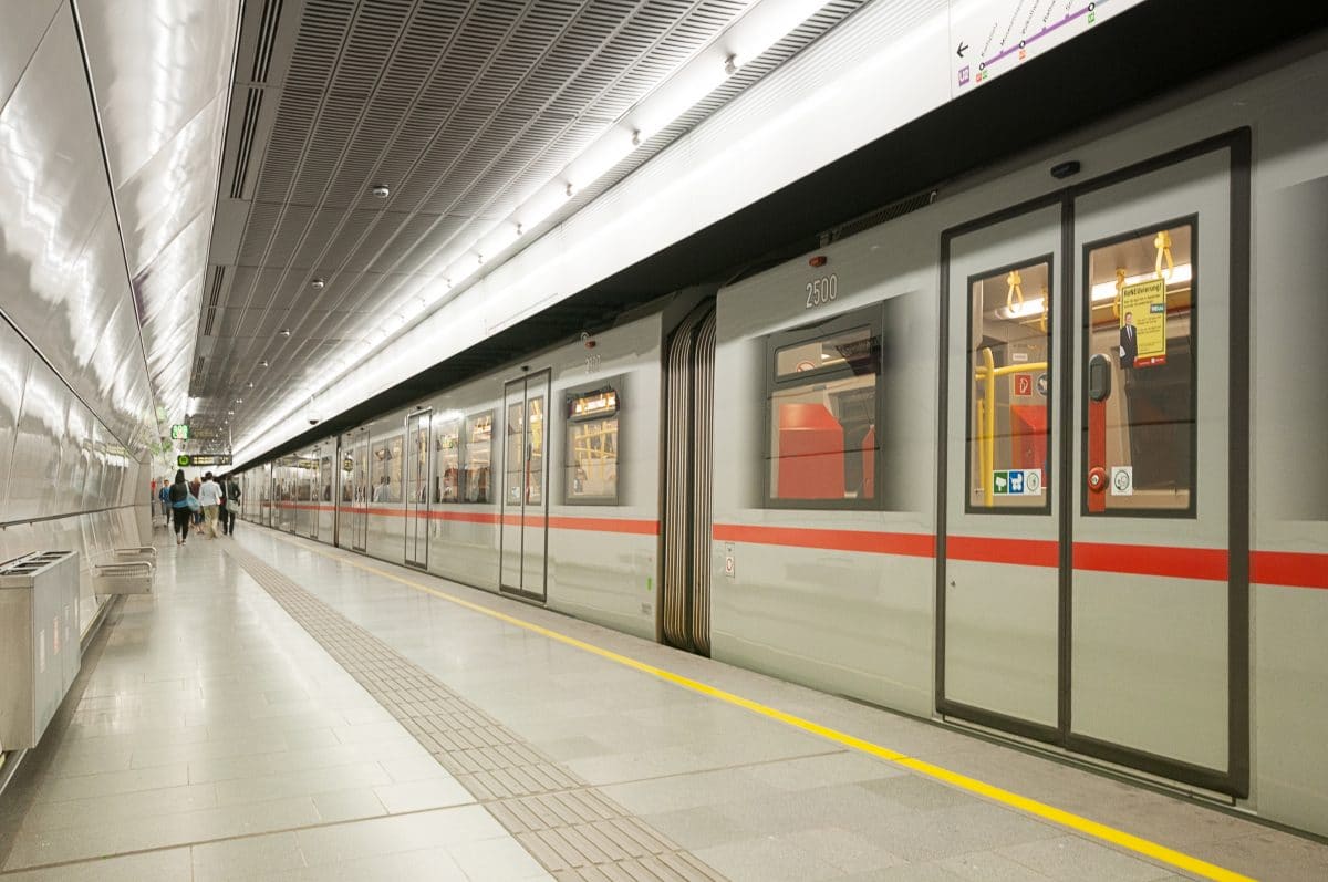 Ohr bei Rauferei in der Wiener U-Bahn abgebissen