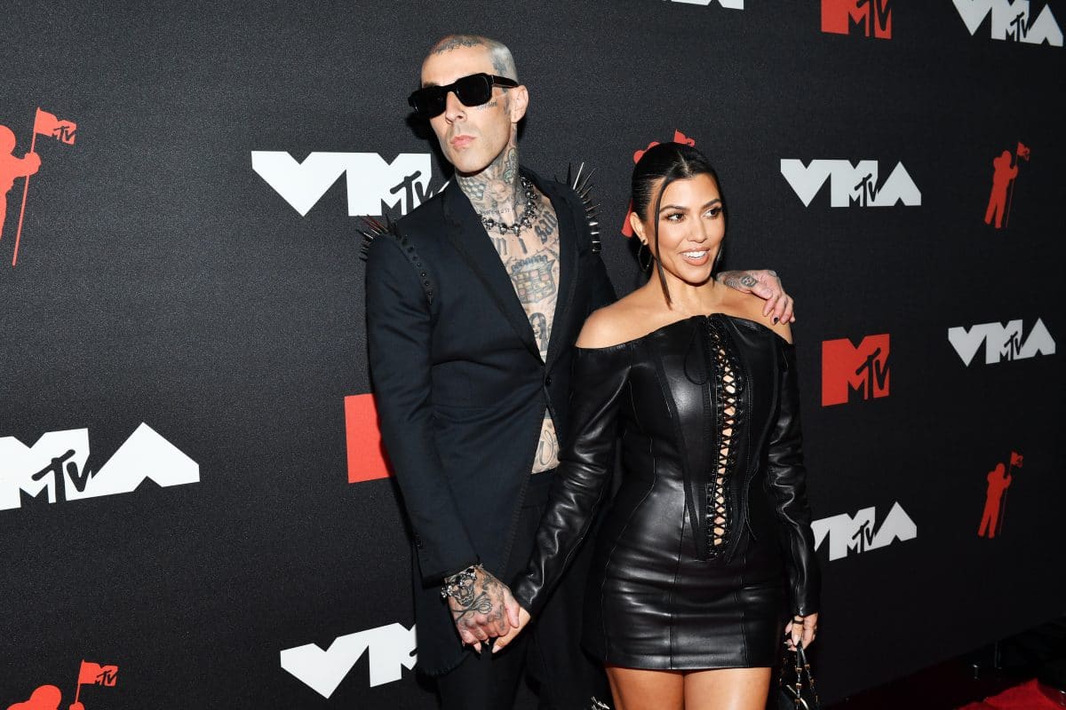 Antrag am Strand: Kourtney Kardashian und Travis Barker haben sich verlobt