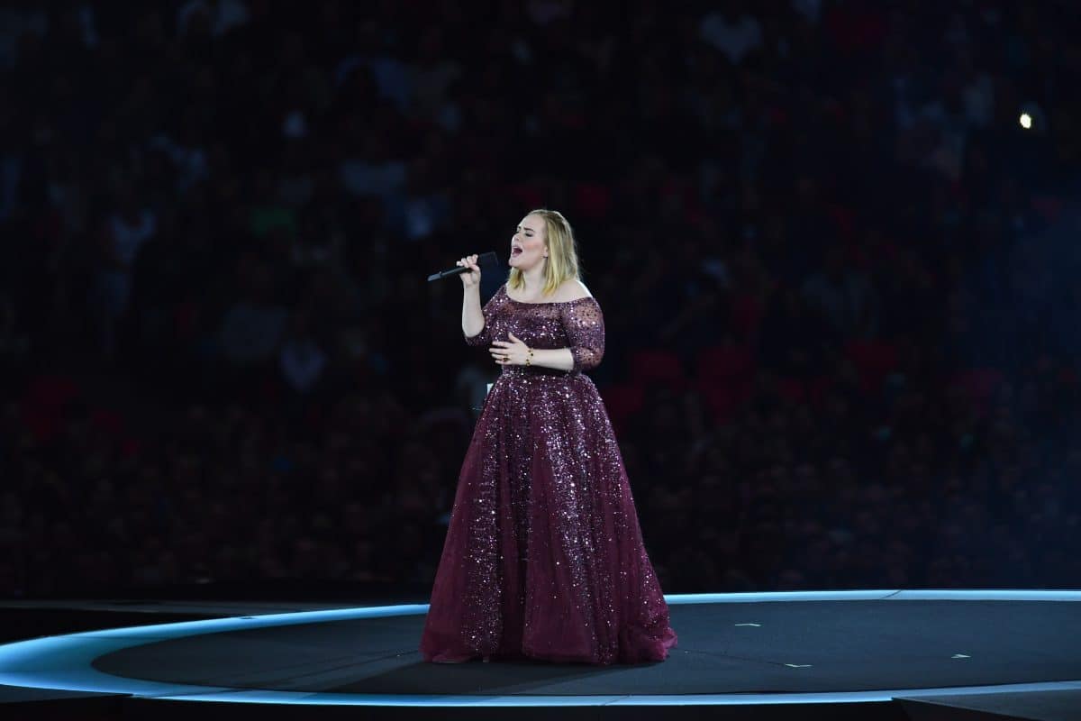 Romantischer Heiratsantrag bei Adele-Konzert geht viral