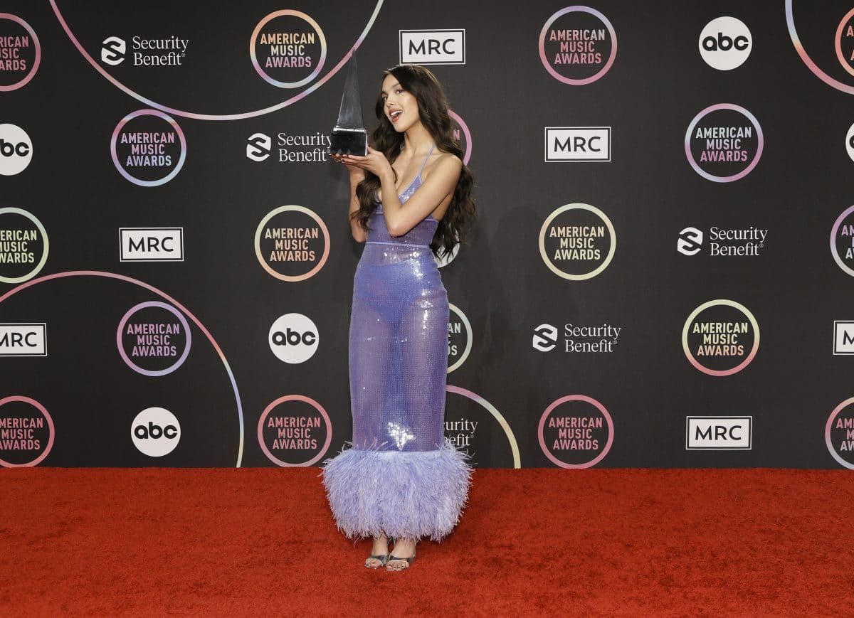 American Music Awards 2021: Das waren die schönsten Red-Carpet-Looks