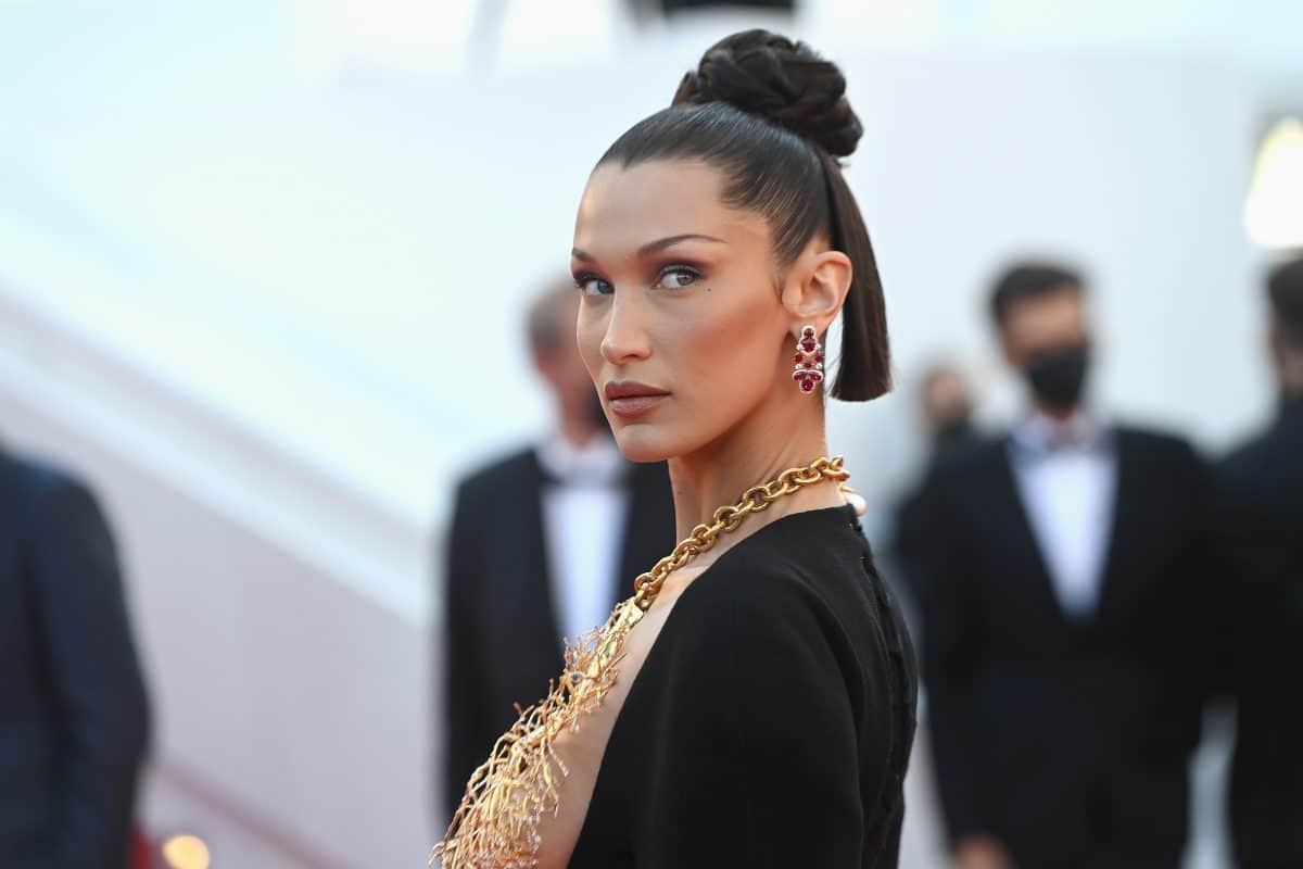 Bella Hadid teilt Fotos von Angstzuständen: „Ich weine fast jeden Tag und jede Nacht“