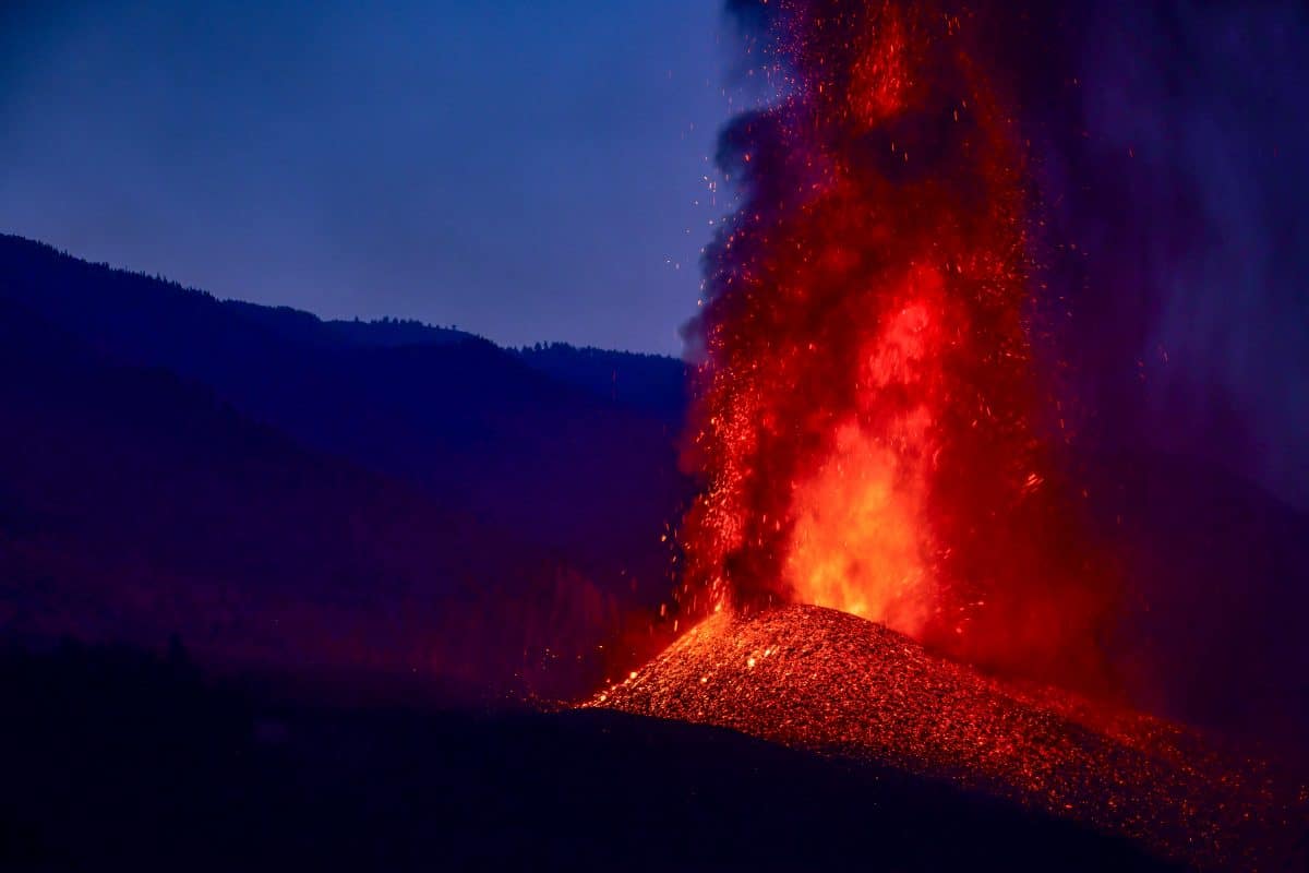 La Palma: Vulkanausbruch lockt tausende Touristen an