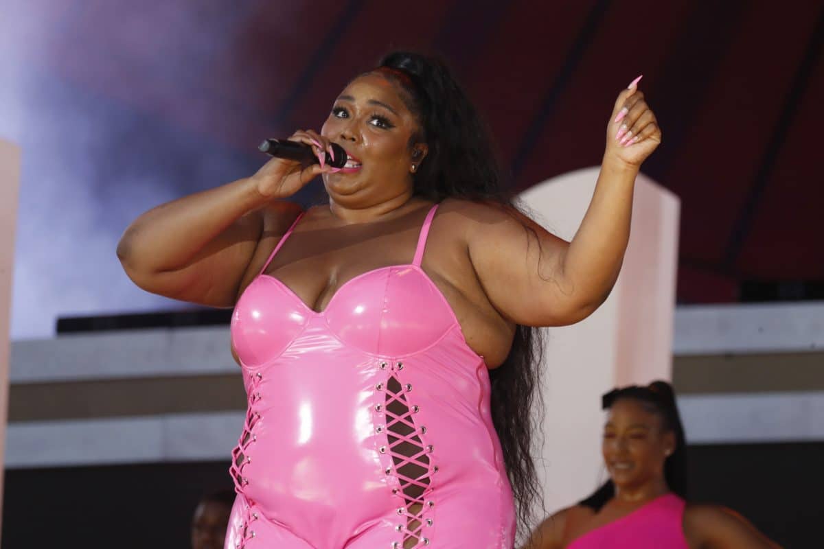 Lizzo bricht TikTok-Rekord: 200.000 Personen tanzen in einem einzigen Video einen TikTok-Trend nach