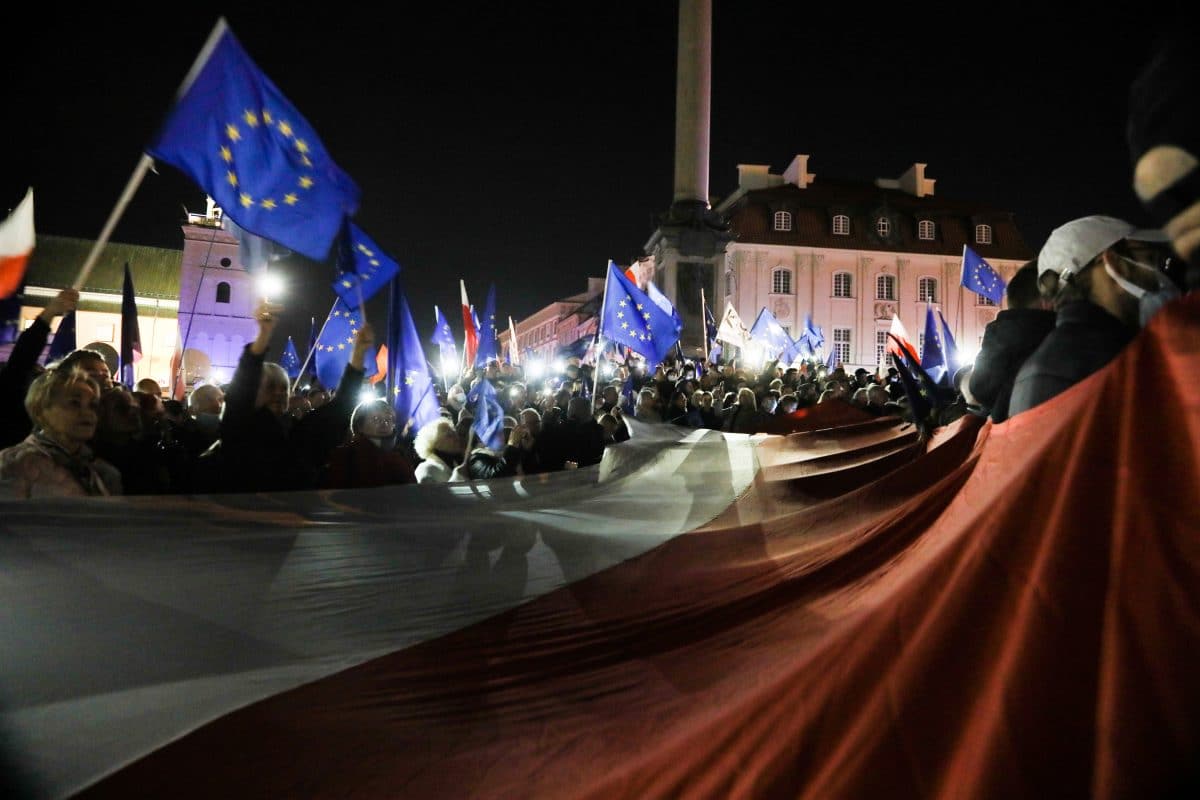 Polen: Großdemo nach Tod von schwangerer Frau