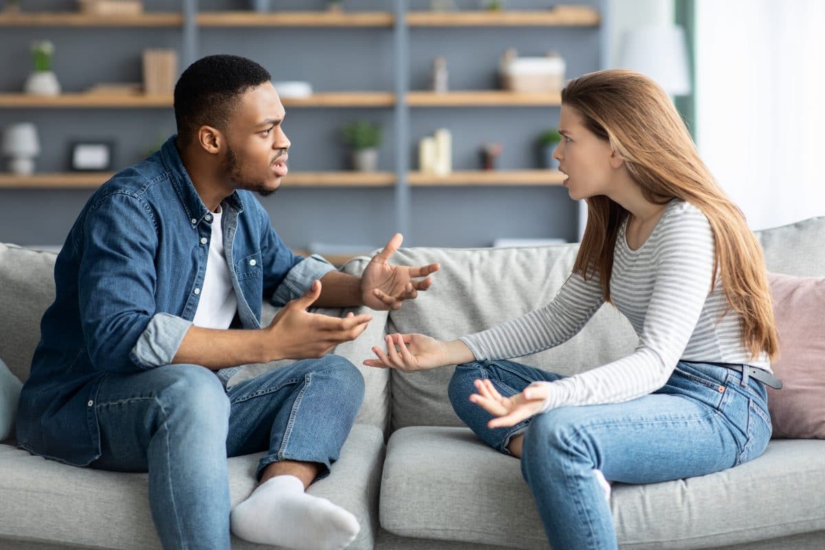 Diese 5 Dinge können beim Streit deine Beziehung ruinieren
